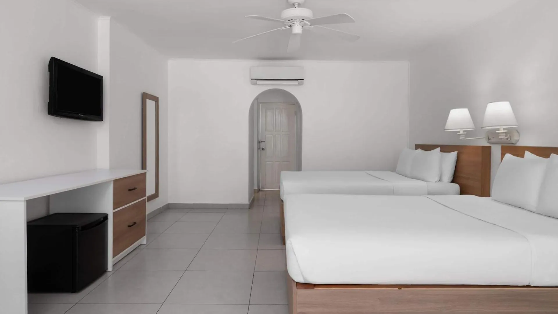 Grand Decameron Montego Beach, A Trademark All-Inclusive Resort Montego Bay