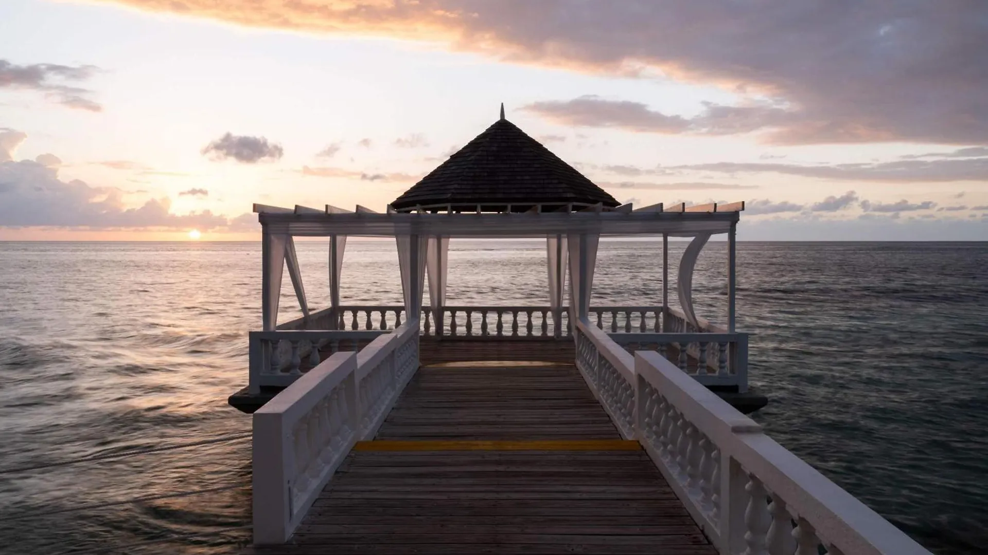 Grand Decameron Montego Beach, A Trademark All-Inclusive Resort Montego Bay 3*,