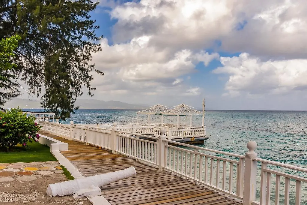 Grand Decameron Montego Beach, A Trademark All-Inclusive Resort مونتيغو باي